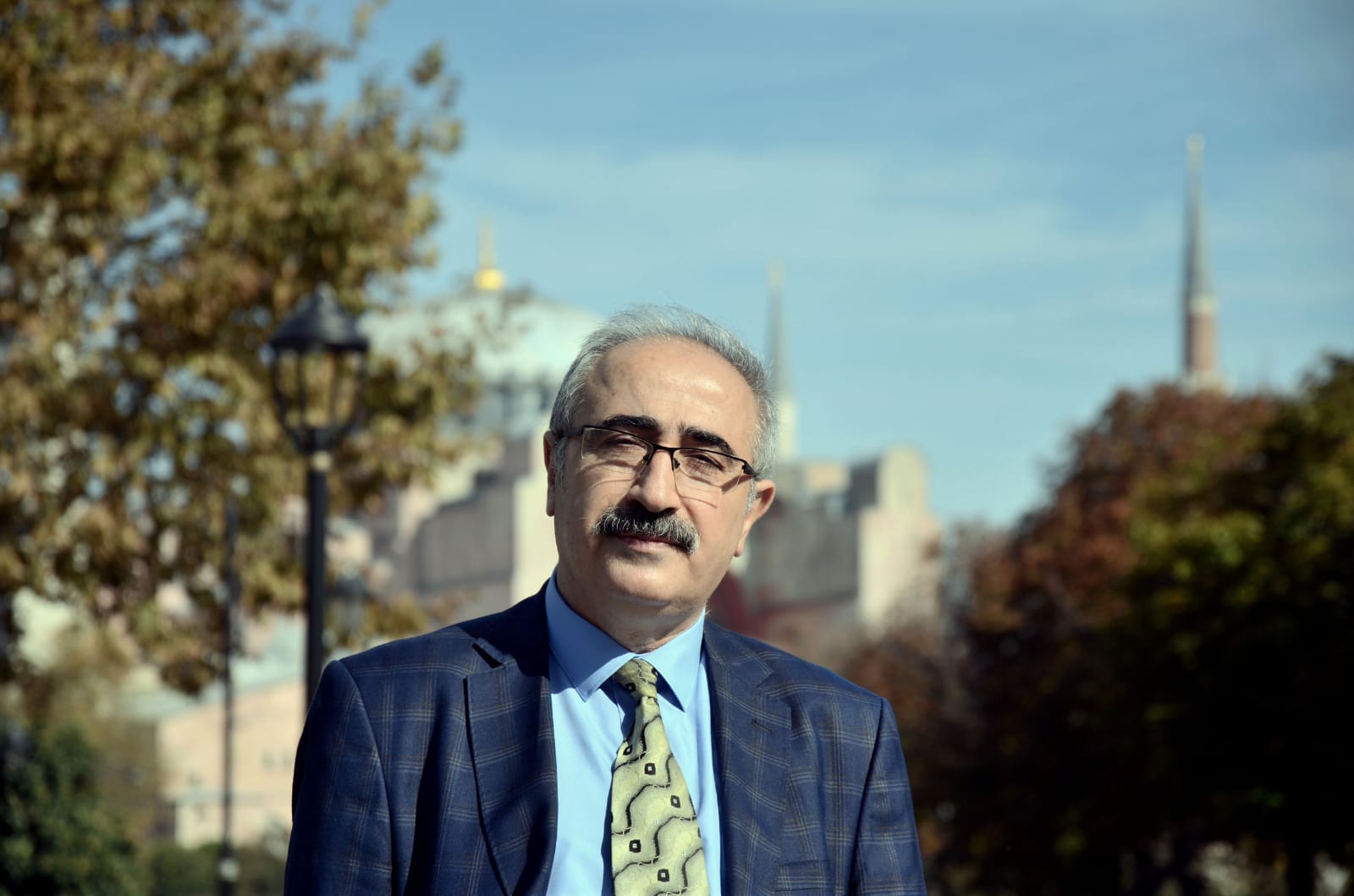 Bizim yüzlerce, binlerce, yüzbinlerce kahramanımız var. Hepsini tanıyor muyuz? Hayır!