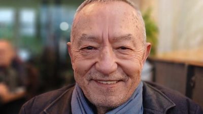 Bahtiyar Vahabzade, kelimeleriyle dünyaları açan bir şairdir. Onun şiirleri, sadece