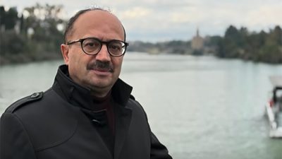 İndim Bunca yıl çıktığım merdiven Bir nehirmiş İnişim Muhteşem bir