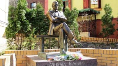 Ukrayna’nın başkenti Kiev’de Rus ve Sovyet geçmişine ait anıtların kaldırılması