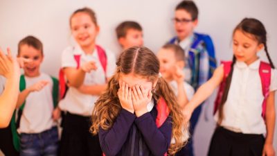 Akran zorbalığı, okulda, sınıfta ya da sosyal çevrede yaşanan salt