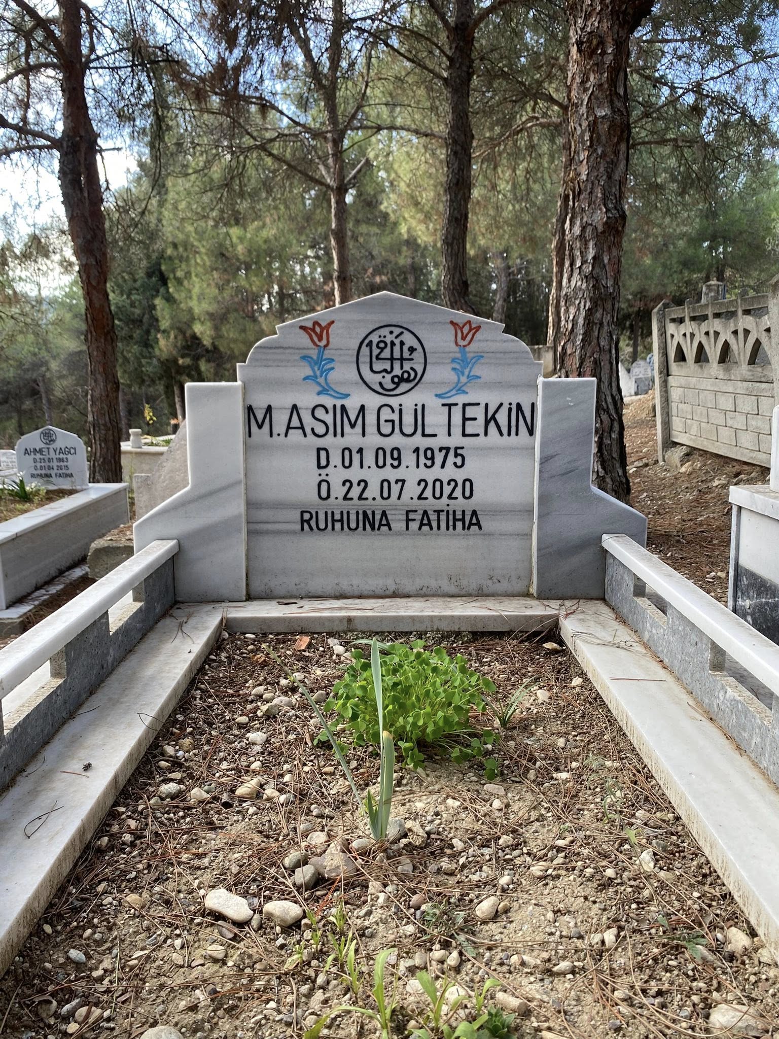 Edebiyat öğretmeni, yazar ve dergici merhum Âsım Gültekin’e gazeteci ve