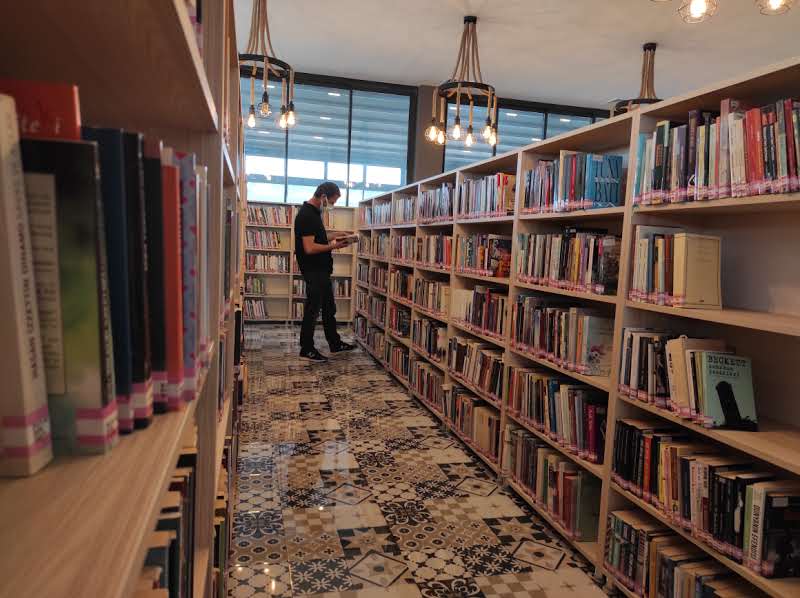 Akademisyen Afina Barmanbay, yeni kitabıyla okurun karşısına çıktı. 