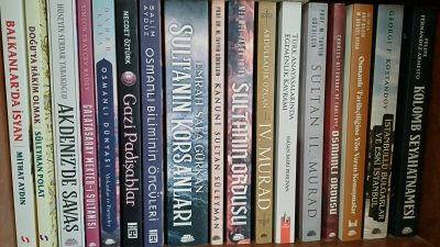 Edebiyat ile tarih arasındaki ilişki, bir toplumun geçmişini anlamada başvurulan