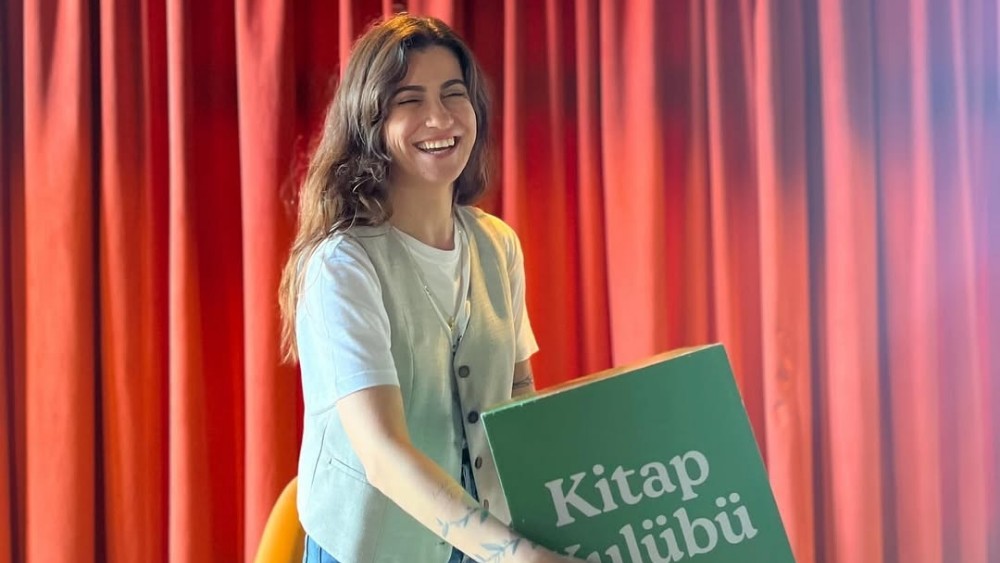 Ayça Derin Karabulut'un Mide Ağrısı adlı kitabı Ocak ayında okurla