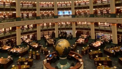 Şair ve yazar İbrahim Tenekeci yönetiminde yayımlanan Muhit dergisi, edebiyat