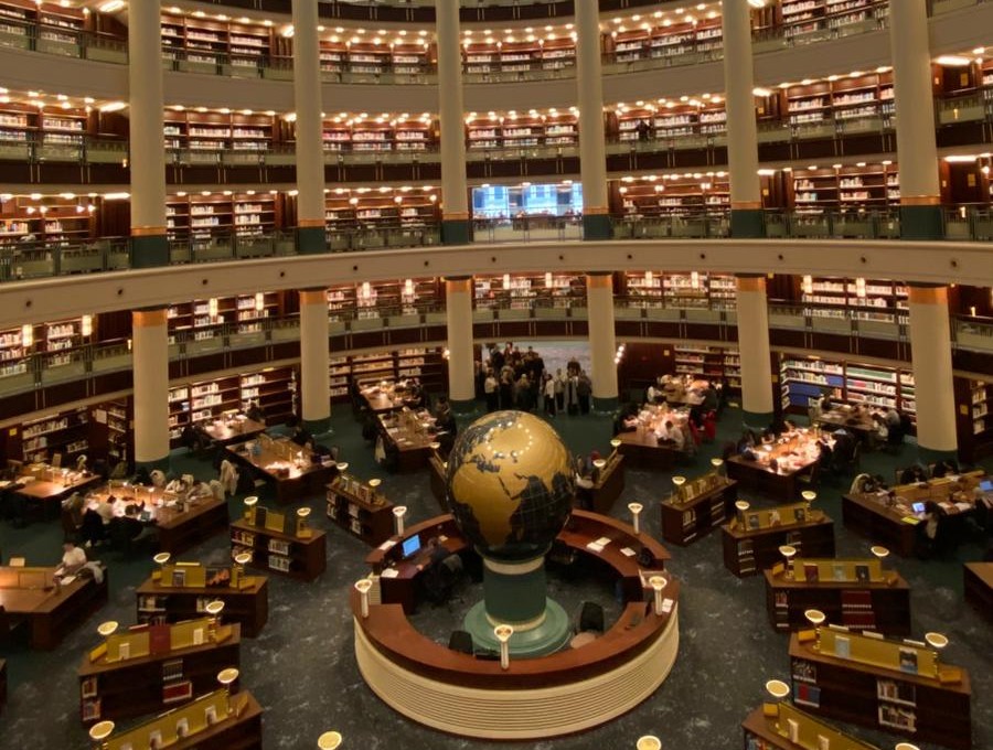 Şair ve yazar İbrahim Tenekeci yönetiminde yayımlanan Muhit dergisi, edebiyat