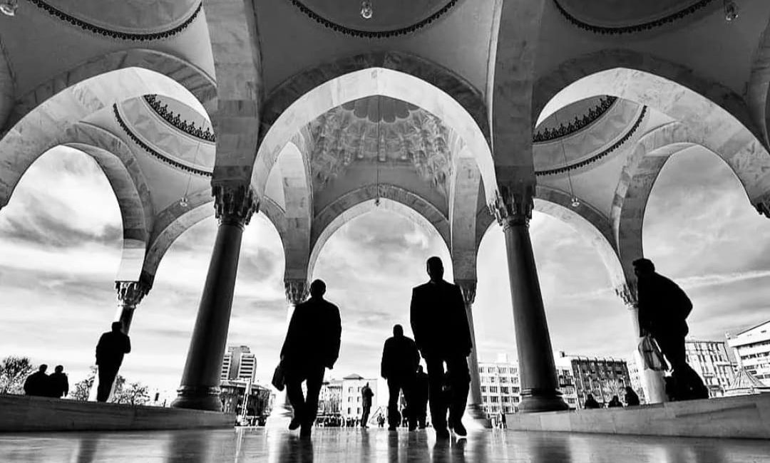 (Fotoğraf: Yusuf Seki) Poyraz gibi esiyorsun, Kendine gel insanoğlu! Kılıç