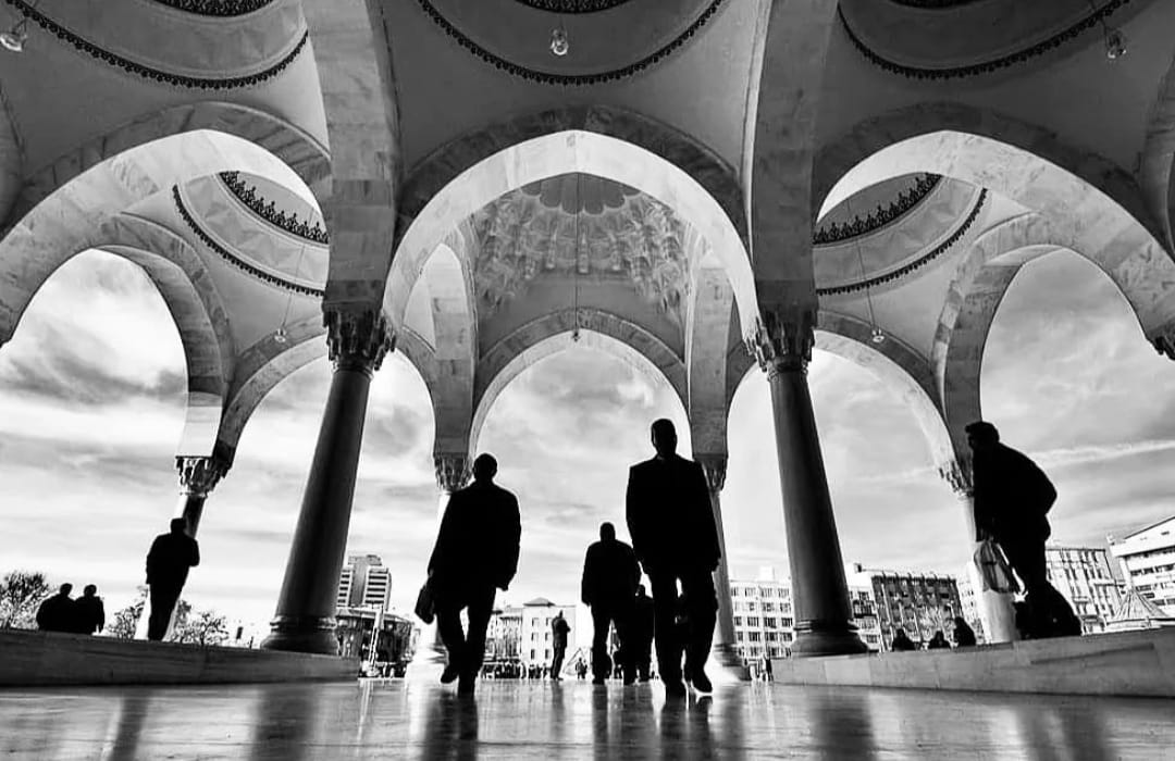 (Fotoğraf: Yusuf Seki) Poyraz gibi esiyorsun, Kendine gel insanoğlu! Kılıç