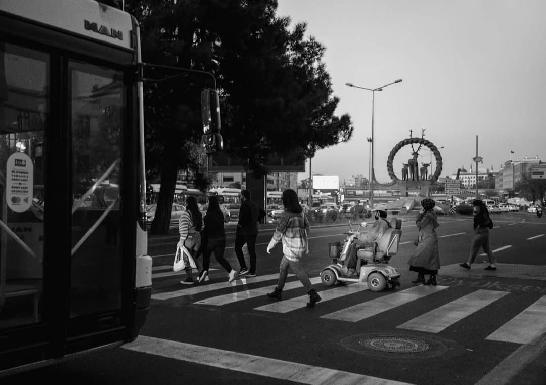 Gök’çe şafaklar sökülürdü baktığın yerden Ay’ca düşlere gebe kalırdı yıldız