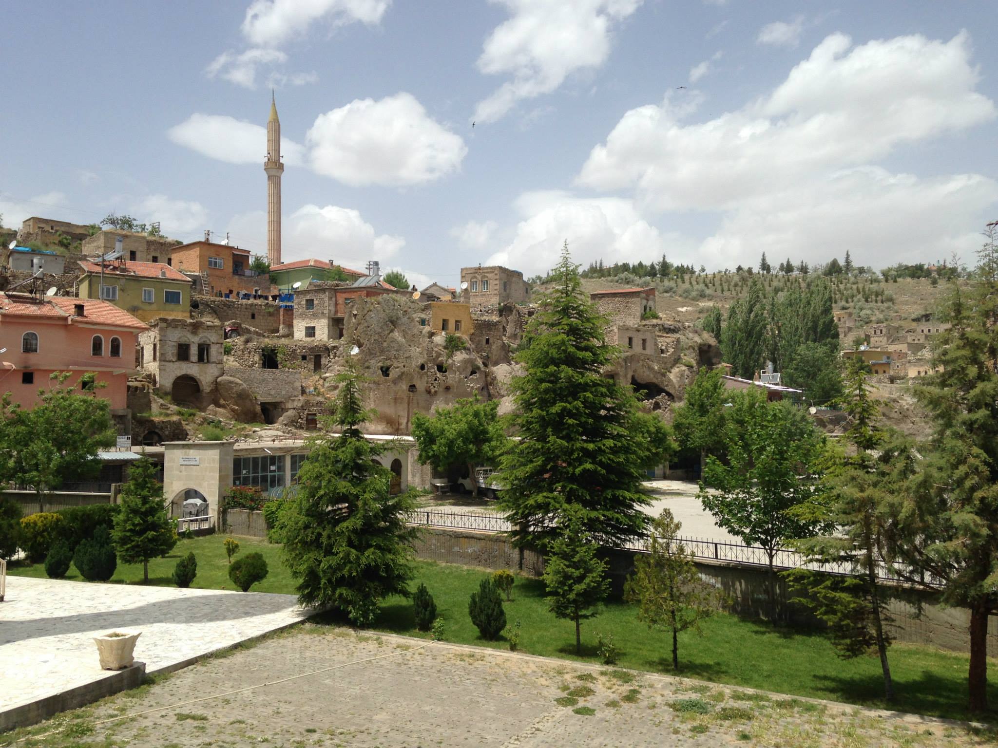İnsan, çoğu zaman bir yerlere yetişme telaşıyla, aslında hiç terk