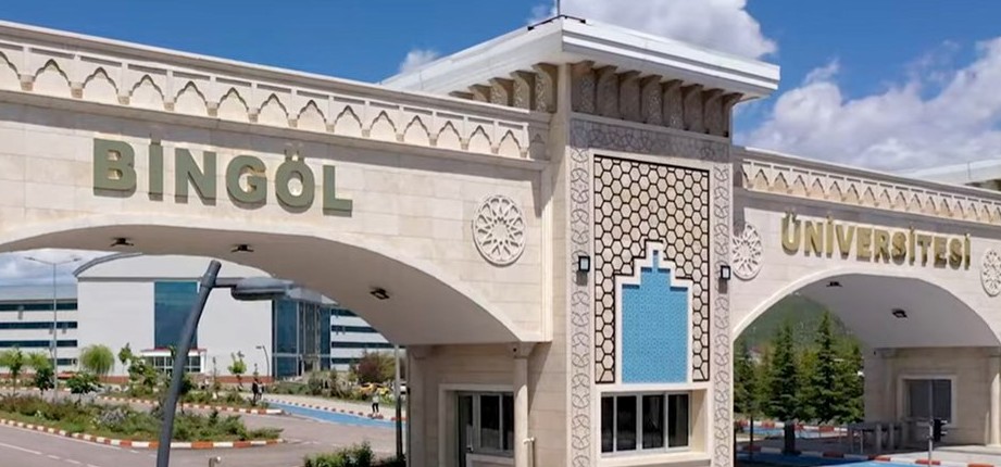 Bingöl Üniversitesi, üniversite öğrencileri arasında Na‘t-ı Şerif Şiir Yarışması düzenliyor. 