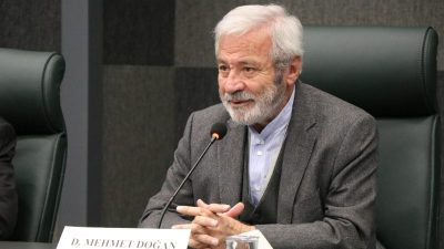 Eyüp Beyhan yazdı: D.Mehmet Doğan'ın kaleminde bu sorgulayıcı taraf daima