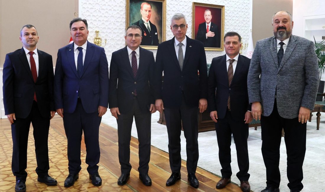 EkoAvrasya Vakfı heyeti, Sağlık Bakanı Prof. Dr. Kemal Memişoğlu’nu makamında