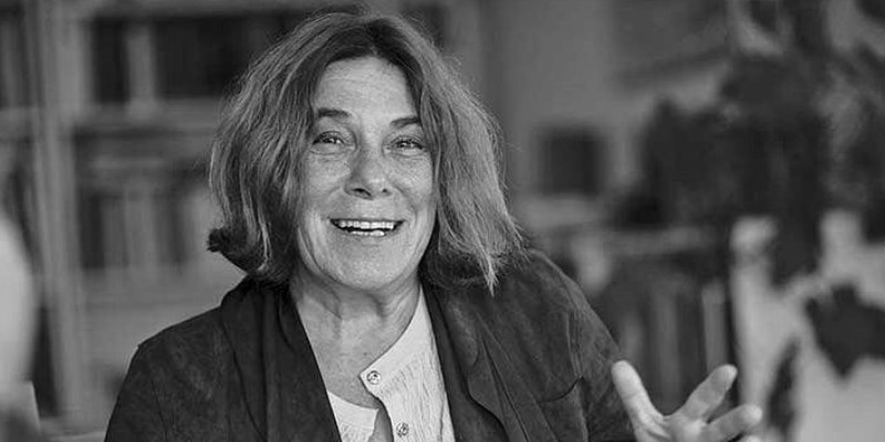 İlk kitabı 'Sevgili Arsız Ölüm'le Türk okurunun karşısına çıkan Latife