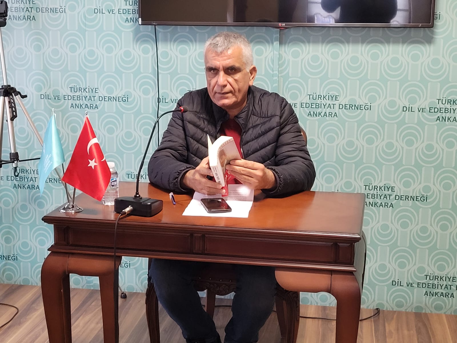 Gazeteci ve araştırmacı yazar Mehmet Poyraz, Türkiye Dil ve Edebiyat