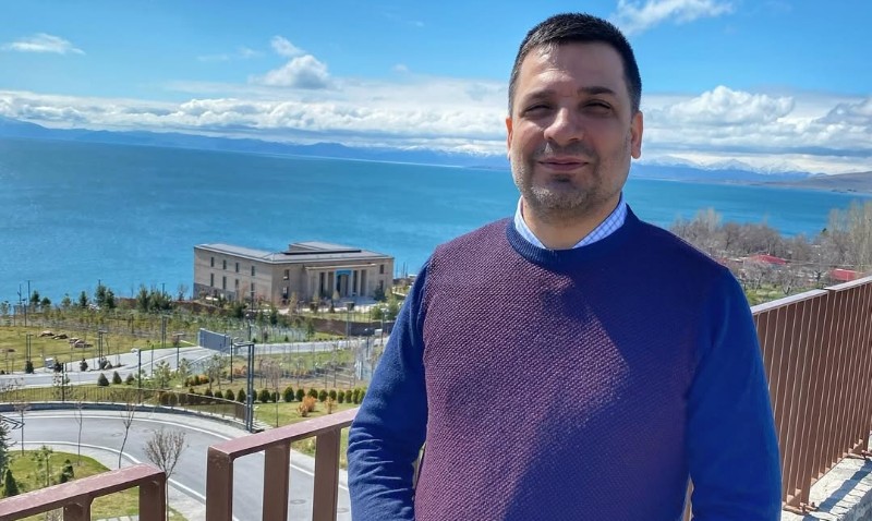 Ankara Edebiyat'ın kıymetli yazarlarından Eyüp Beyhan'ın yeni kitabı "Doğu Batı