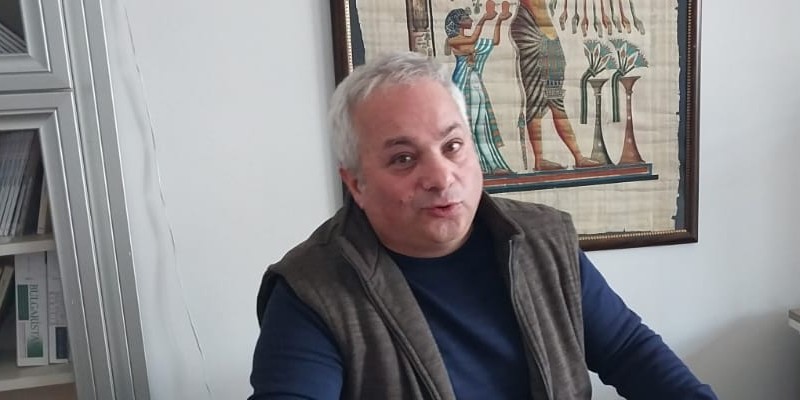 Şair-eleştirmen Milat Bülent Kılıç, hem Türkçe eleştiri tarihinin gelişimini hem