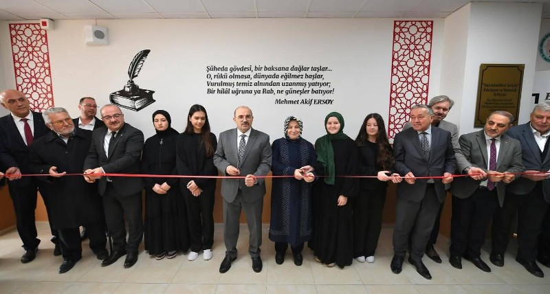 Balıkesir'de “Zarafet Akademi ve Edebiyat Atölyesi”nin açılışı gerçekleştirildi.