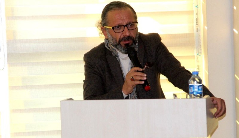 Yazar Sinan Yağmur, bu hafta Ankara’da edebiyat severlerle buluşacak.
