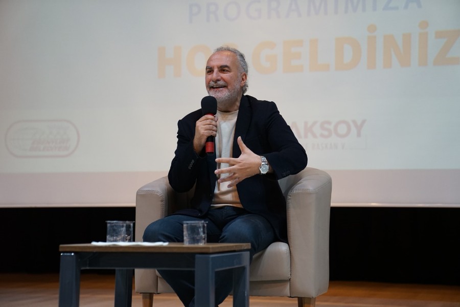 Esenyurt Belediyesi’nin Nisan ayı kültür sanat etkinlikleri kapsamında, yazar Tarık