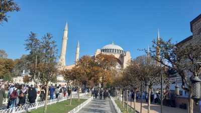 Yağmur Erdem yazdı: Martının çığlığıyla birlikte Temmuz güneşi batıyordu İstanbul’da.