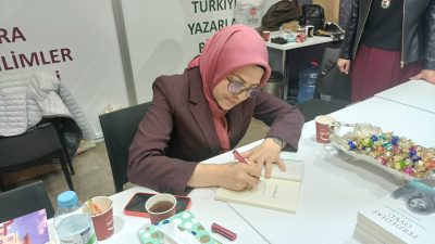 Hece Dergisi Yayın Yönetmeni Hatice Bildirici, 23. Ankara Kitap Fuarı’nda