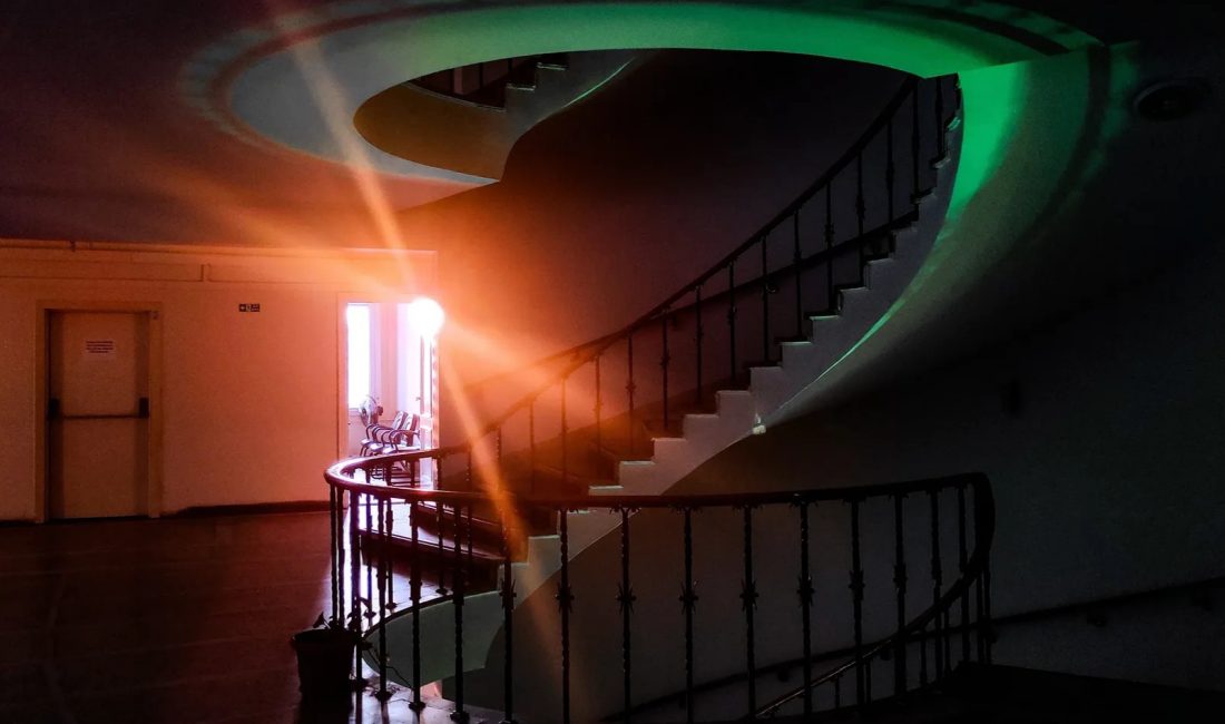 Yağmur Erdem yazdı: Üstümü giyindim, saçımı başımı düzelttim. Minibüs durağına