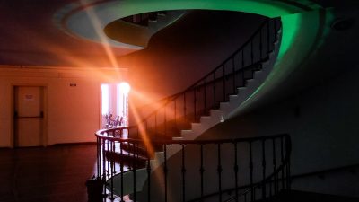 Yağmur Erdem yazdı: Üstümü giyindim, saçımı başımı düzelttim. Minibüs durağına