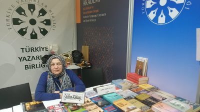 Yazar ve sanatçı Kezban Eldemir, 23. Ankara Kitap Fuarı’nda düzenlenen