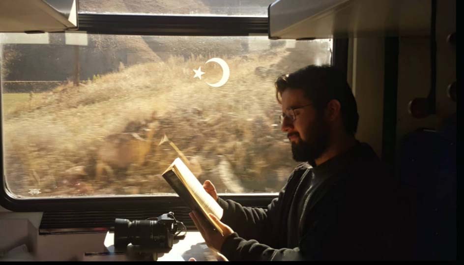 Enes Yasin Bay yazdı: Zaman içinde yuvarlanmış durmuş, akrebi katmış