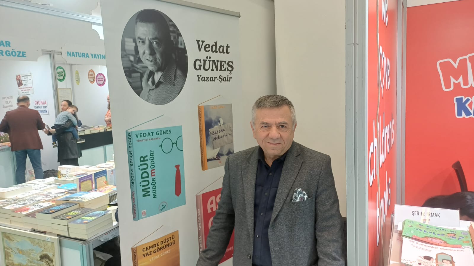 Yazar Vedat Güneş, 23. Ankara Kitap Fuarı’nda düzenlenen imza gününde