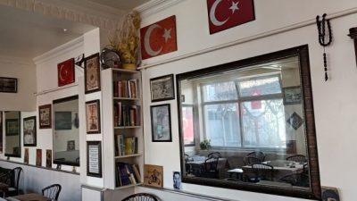 Abdurrahim Zararsız, Yozgat’ta çayın, sohbetin, muhabbetin adresi olan Aynalı Kahve'yi