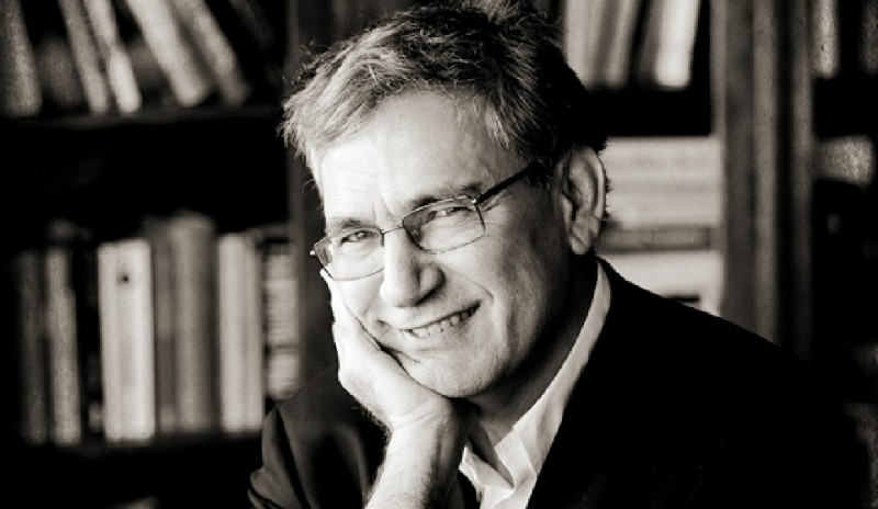 Türk romancılığının önemli isimlerinden Orhan Pamuk, bu sefer farklı bir