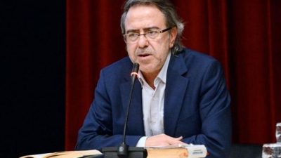 Tarihçi Mustafa Armağan, Aşkın Simyası adlı eseriyle okurun karşısına çıktı.